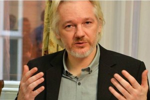 مؤسس موقع ويكليكس: ليس لنا علاقة بروسيا   