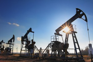 'ريجزون': أسعار النفط والغاز في طريقها إلى الانتعاش... وبرنت عند 60 دولاراً قبل نهاية العام