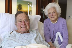 بوش الأب يتعافى بمستشفى في هيوستن إثر إصابته بالتهاب رئوي 'خفيف' 