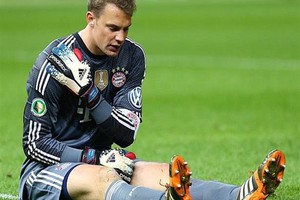 'خبطتين في الرأس توجع'... إصابة نوير بمباراة ريال مدريد وبايرن ميونيخ