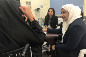 بالصور... طلبة العلاقات العامة بجامعة البحرين يزورون مركز المحرق للرعاية الاجتماعية