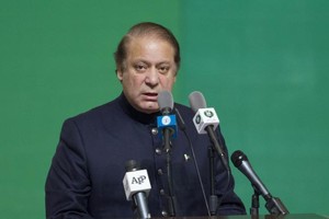 المحكمة العليا في باكستان تأمر بتحقيق حول رئيس الوزراء بشبهات فساد