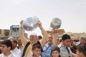 مظاهرة شرقي ليبيا بـ'أواني الطهي' بسبب تردي الأوضاع المعيشية