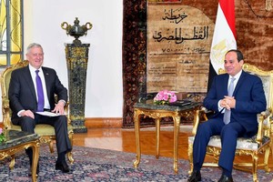 وزير الدفاع الاميركي في القاهرة لتعزيز التقارب في العلاقات مع مصر