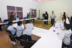 الفنانة كوثر بومطيع لـ 'الوسط': فخورة بتمثيلي البحرين في 'الشارقة القرائي'