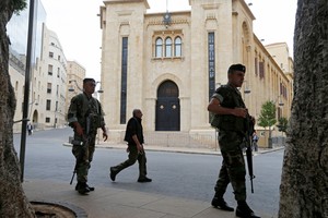 الجيش اللبناني يوقف 10 إرهابيين في عرسال