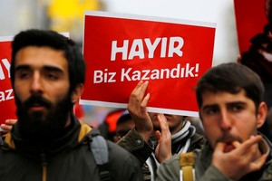 حزب المعارضة الرئيسي في تركيا يبدأ اجتماعات لتحديد مسار التحرك بعد الاستفتاء