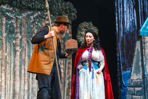 'الخير ينتصر' رسالة 'بياض الثلج' على مسرح الشارقة القرائي للطفل