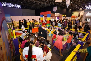 ركن 'الليغو' يقود خيال 'أطفال الشارقة القرائي' إلى عالم الابتكار والتصميم