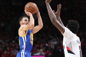 بالفيديو... واريورز يعزز تقدمه أمام بليزرز في أول الأدوار الفاصلة بدوري السلة الأميركي