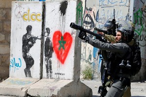 فلسطينية تطعن حارسة اسرائيلية