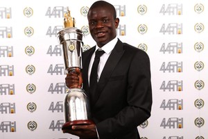 كانتي يفوز بجائزة أفضل لاعب في إنجلترا