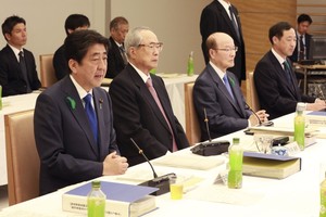 آبي يتفق على إبقاء اتصال وثيق مع أميركا بشأن كوريا الشمالية