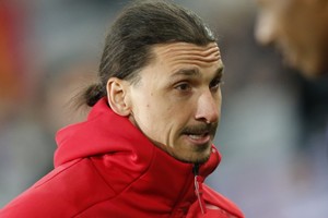 ابراهيموفيتش يتعهد بالعودة للملاعب مجددا رغم خطورة إصابته