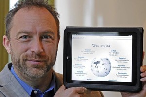مؤسس 'ويكيبيديا' يكافح الأخبار الكاذبة