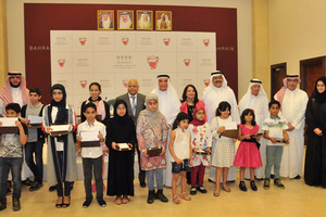 'عيسى الثقافي' يحتفل باليوم العالمي للكتاب ويكرم أنيسة فخرو