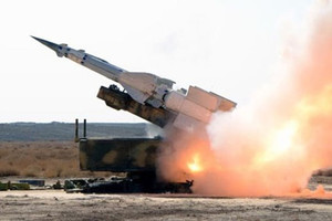 ضابط إسرائيلي كبير: تدمير أكثر من 100 صاروخ لحزب الله في غارة في سورية