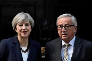 يونكر وماي يبحثان خروج بريطانيا من الاتحاد الأوروبي قبل قمة للاتحاد