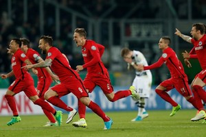فرانكفورت يصعد للمباراة النهائية بكأس ألمانيا بتغلبه على مونشنجلادباخ