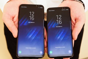 'سامسونغ' و'LG' تعملان على تطوير شاشات منحنية من أربع اتجاهات