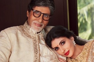 أسطورة السينما الهندية أميتاب باتشان يبدي دعمه لحملة 'نسوية'