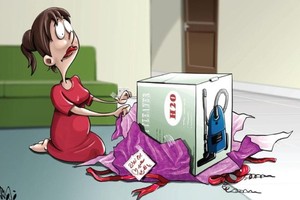 كاريكاتير 'الاقتصادية السعودية': أجمل هدية عيد الزواج