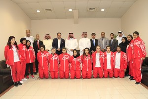 عيسى بن علي يستقبل منتخبي الناشئين والسيدات لكرة السلة