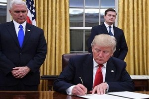 'ترامب' يوقع أمرا تنفيذيا لمراجعة واردات أميركا من الألومنيوم