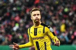 روس يتوج شفائه من السرطان بالتأهل لنهائي كأس ألمانيا