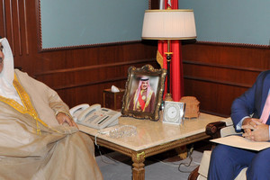 البحرين : العاهل يتلقى رسالة خطية من رئيس وزراء باكستان عن تعزيز العلاقات الثنائية 