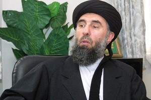 حكمتيار يدعو طالبان الى التخلي عن الحرب والعنف وانتهاج السياسة