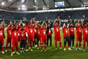 بايرن يتوج للمرة الخامسة على التوالي بلقب 'البوندسليغا'