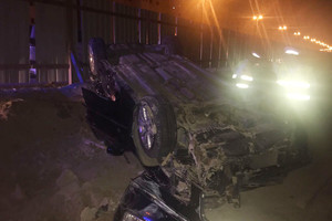 إصابة بحرينية بتدهور سيارتها على شارع الشيخ زايد