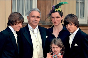 قريشي: الطبقة الوسطى البريطانية أكثر عنصرية الآن من أي وقت مضى