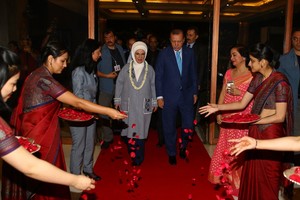 بالصور... الرئيس التركي يصل الهند في زيارة تستغرق يومين