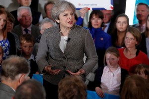 رئيسة الوزراء البريطانية تحدد خططاً لحماية المعاشات خلال عمليات الاستحواذ على شركات