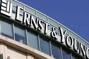 إرنست ويونغ: الإدارات لم تنجح في تعزيز الالتزام بالمعايير الأخلاقية في العمل