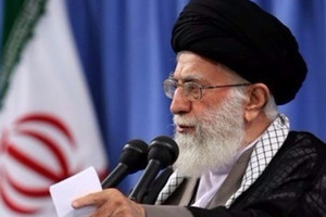 خامنئي ينتقد سياسة روحاني مع الغرب قبل الانتخابات