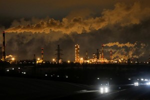 إنتاج روسيا النفطي يتراجع مقترباً من المستهدف في اتفاق الخفض