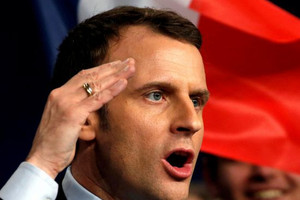 ماكرون يتمسك بخططه لإصلاح سوق العمل في كلمة أثناء اجتماع انتخابي