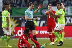 لاعب فولفسبورغ غوستافو يفلت من عقوبة مغلظة