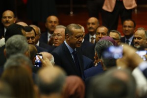 اردوغان يعود إلى صفوف الحزب الحاكم في تركيا بعد غياب ثلاث سنوات