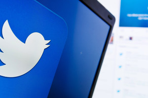 'تويتر' تطلق قناة إخبارية