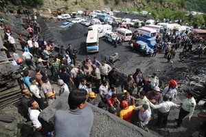 إيران: ارتفاع عدد ضحايا انفجار منجم الفحم إلى 35 قتيلاً