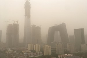 عاصفة ترابية تجتاح منطقة بشمال الصين