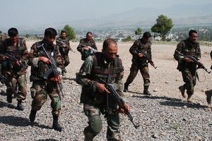 مقتل 13 على الأقل وإصابة 80 خلال اشتباكات على الحدود الباكستانية الأفغانية