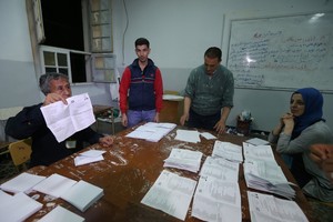 النتائج الأولية للانتخابات التشريعية الجزائرية تظهر تقدم حزبي جبهة التحرير والتجمع الوطني