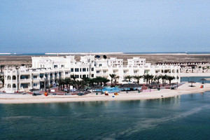 الطقس في البحرين اليوم حسن بوجه عام في البداية ولكنه حار مع بعض السحب خلال النهار