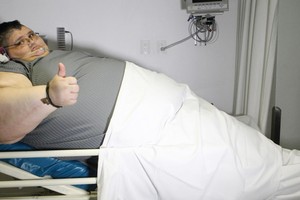 'اسمن رجل في العالم' يخضع لعملية لتخفيف الوزن