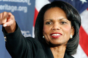 رايس تنتقد ترامب لمهاجمته القضاة ووسائل الإعلام